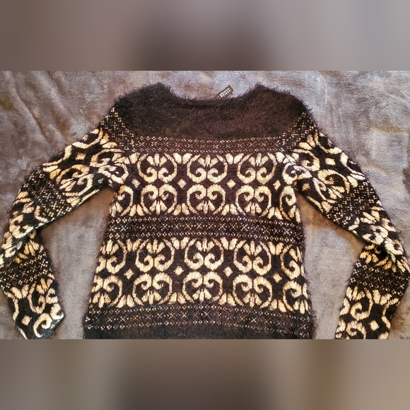 Design Lab Sweater Black and Cream Size: Small - Picture 4 of 4